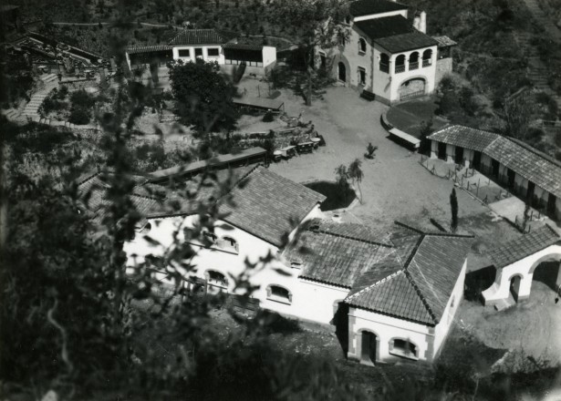 Exposición Internacional de Barcelona. Vista aérea de la instalación de los ganaderos del Reino. Foto del Archivo Fotográfico de Barcelona.